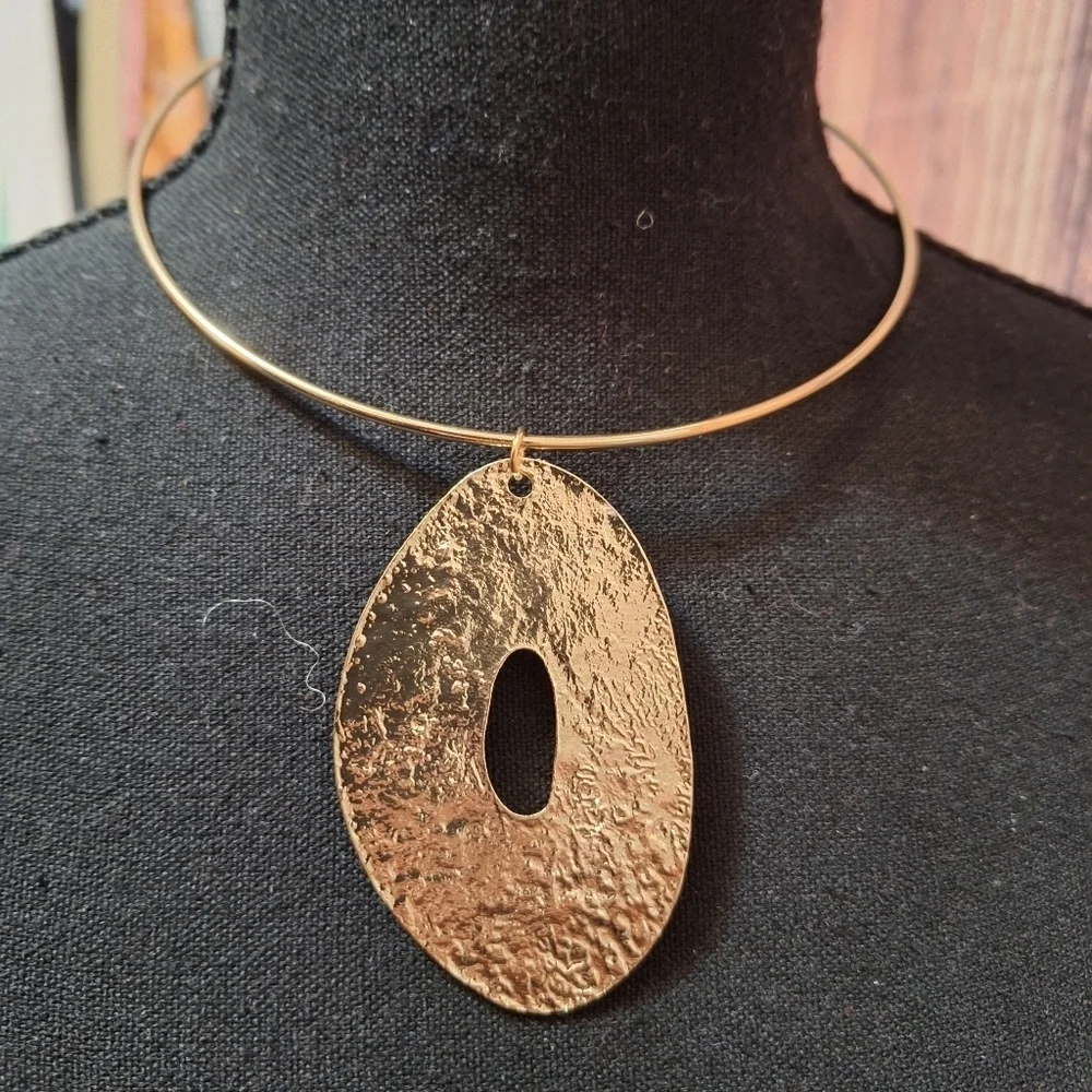 Textured Oval Gold Choker with Hammered Pendant NWT!